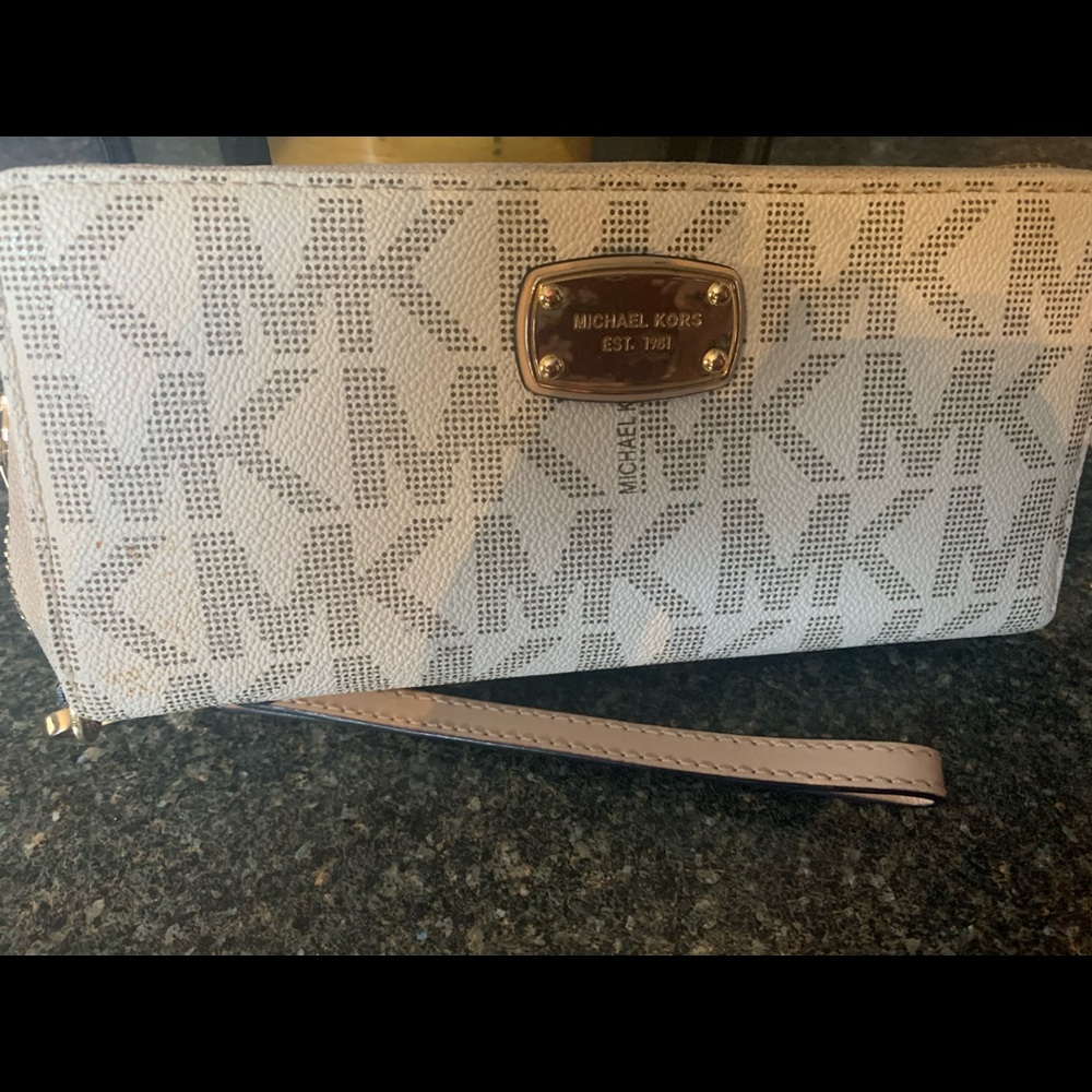 Michael kors monogram wallet
